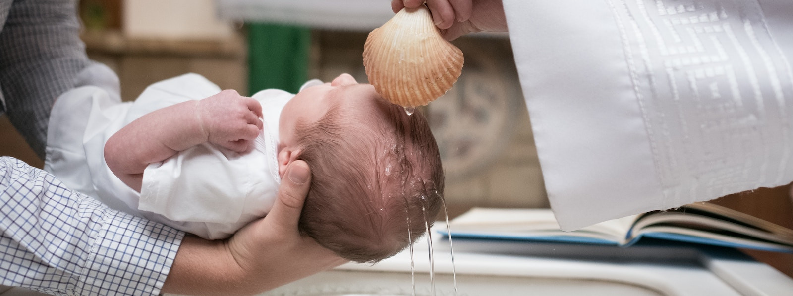 Schedule Your Baby's Baptism Programe el bautismo de su bebé
